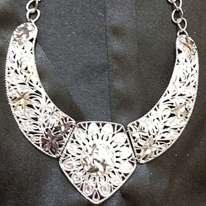Vintage Jose Barrera for Avon silver-tone Falling Leaves collar necklace